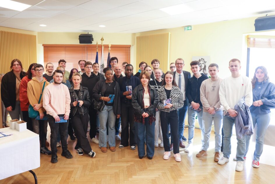 Les nouveaux majeurs lors de la cérémonie de la citoyenneté 2024