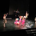 Gala des jeunes de l'école municipale de danses sur le thème de Peter Pan.