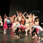 Gala des jeunes de l'école municipale de danses sur le thème de Peter Pan.