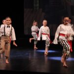 Gala des jeunes de l'école municipale de danses sur le thème de Peter Pan.