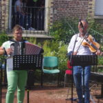 Un violon et un accordéon