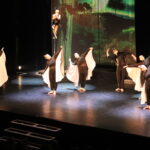 Gala des adultes de l'école municipale de danses sur le thème de Maléfique.