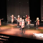 Gala des adultes de l'école municipale de danses sur le thème de Maléfique.