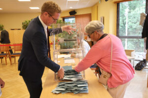 Dépouillement du 2ème tour des élections législatives anticipées à Gonfreville l'Orcher