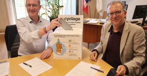 Signature entre la Municipalité et Orange de la convention de partenariat concernant le recyclage des mobiles et accessoires.